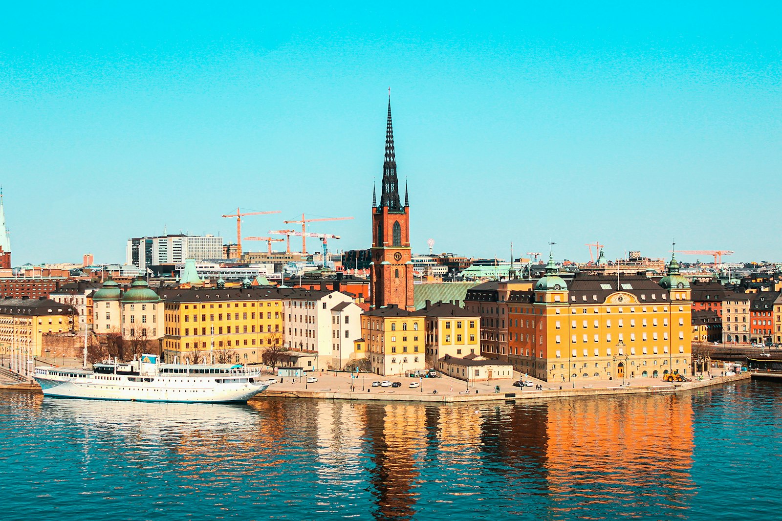 Stockholms gamla stan vid vattnet